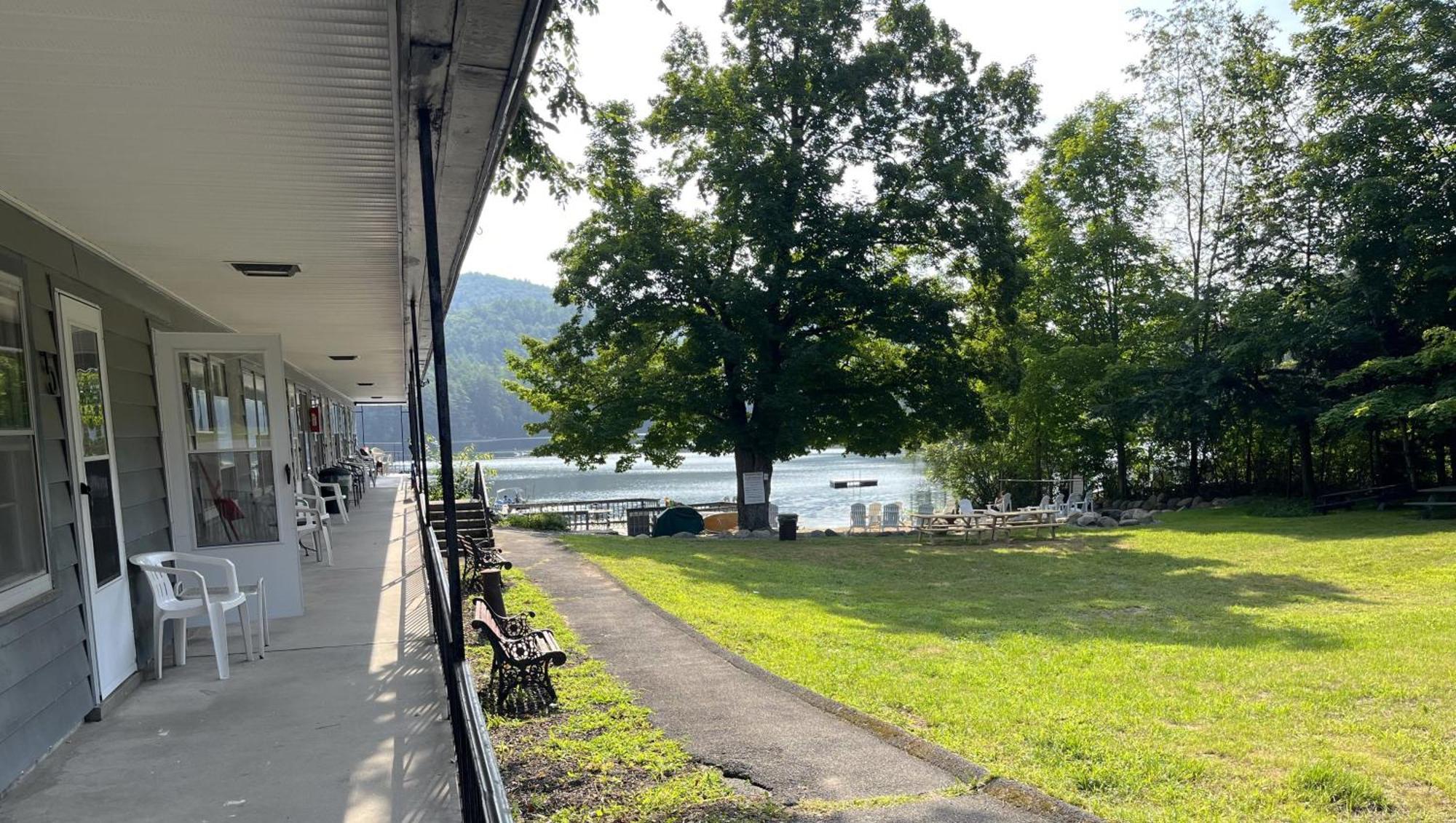 Motel Luzerne Lake Luzerne Exterior photo