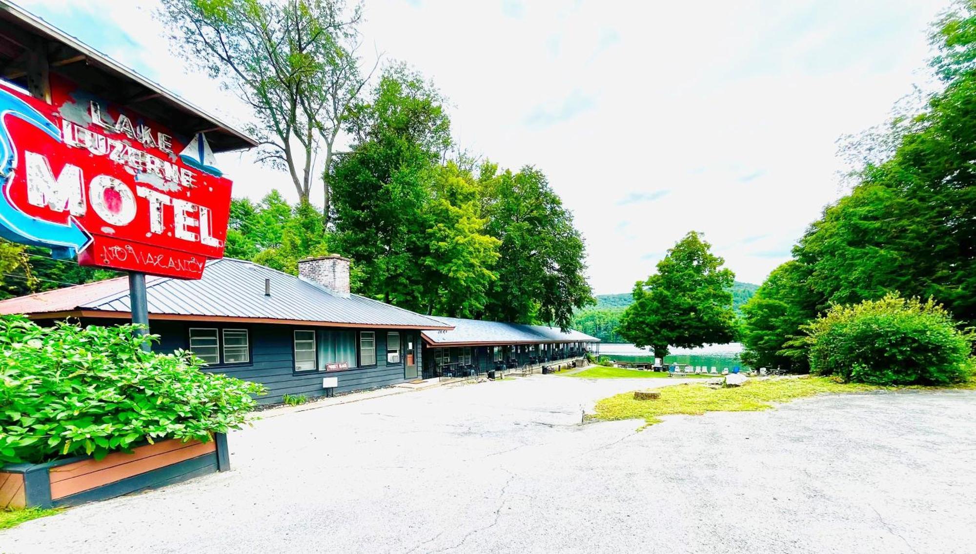 Motel Luzerne Lake Luzerne Exterior photo